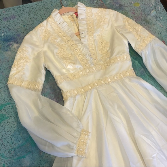 Dresses & Skirts - 1970s Wedding Dress 💒🕊